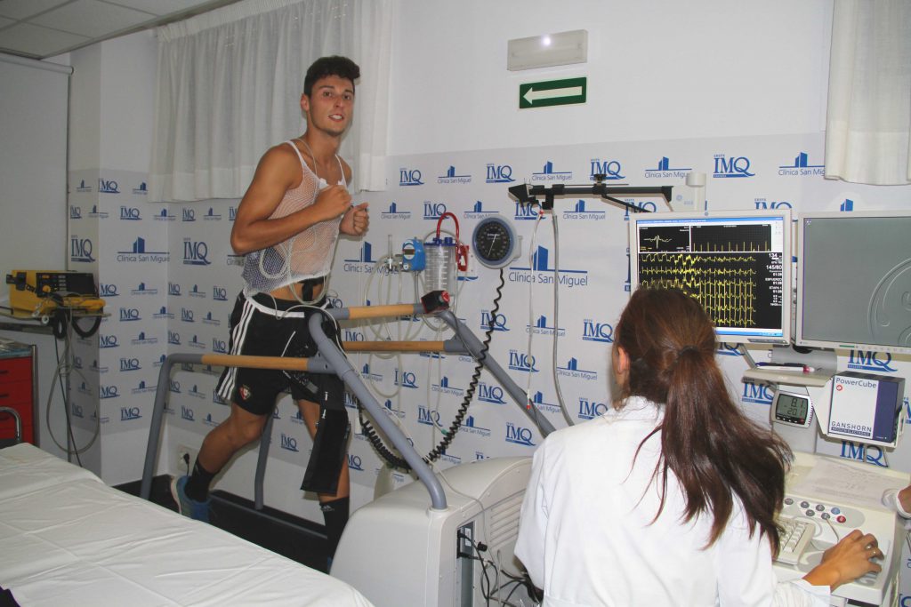 Reconocimiento médico de C.A. Osasuna en Clínica San Miguel