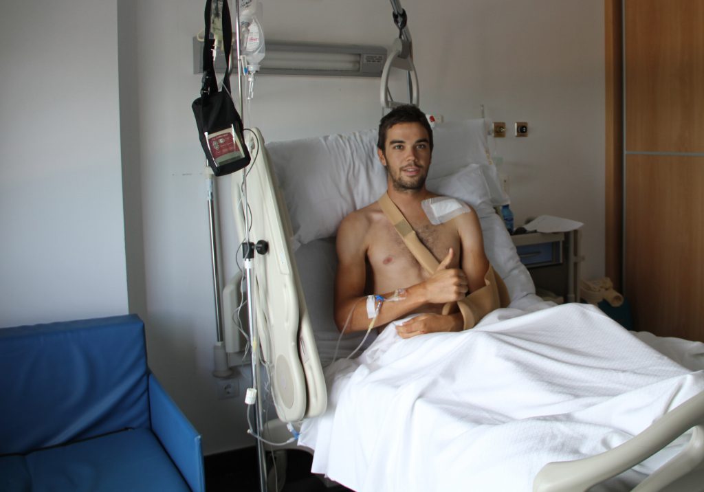Jesús Herrada del Movistar Team recibe el alta tras ser operado con éxito en la Clínica San Miguel de una fractura en su clavícula