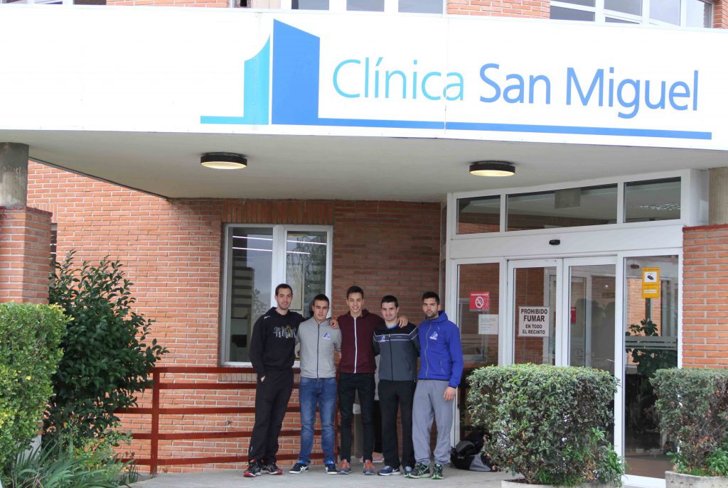 Jugadores de pelota de ASPE han pasado la mañana de hoy en Clínica San Miguel