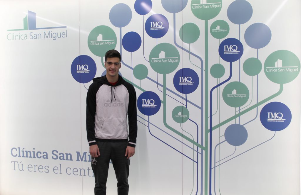 El jugador de Osasuna, Mikel Merino, acude a Clínica San Miguel para realizarse una resonancia magnética de su gemelo derecho
