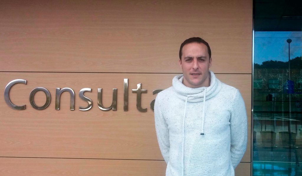 Martínez de Irujo acude a Clínica San Miguel por su lesión en el dedo corazón