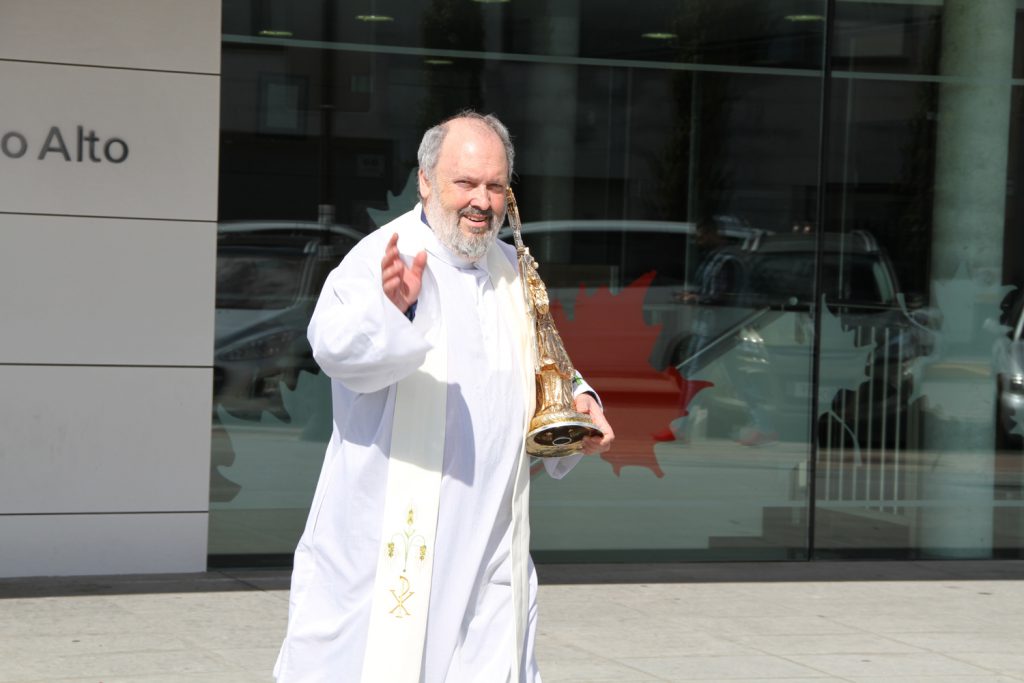 El Ángel de Aralar visita Clínica San Miguel y Residencia Beloso Alto
