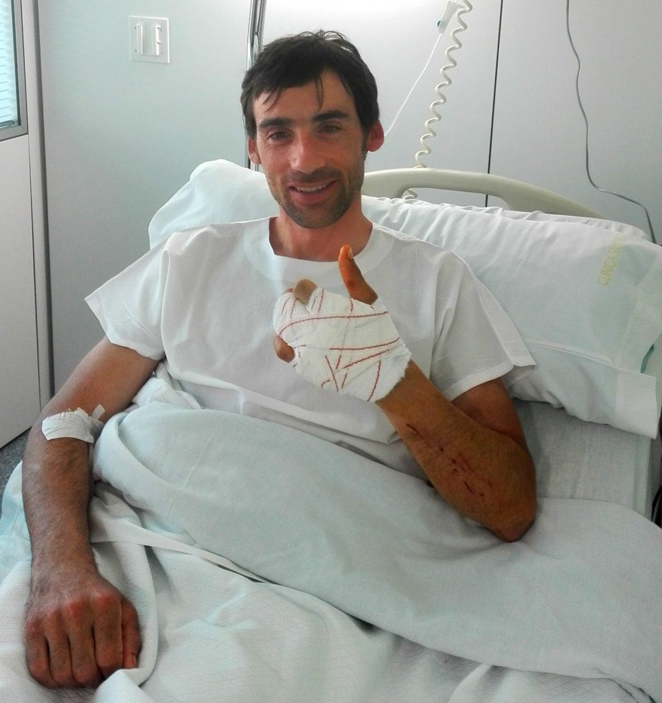 El corredor de élite Luis Alberto Hernando, operado del metacarpiano de su mano izquierda en Clínica San Miguel