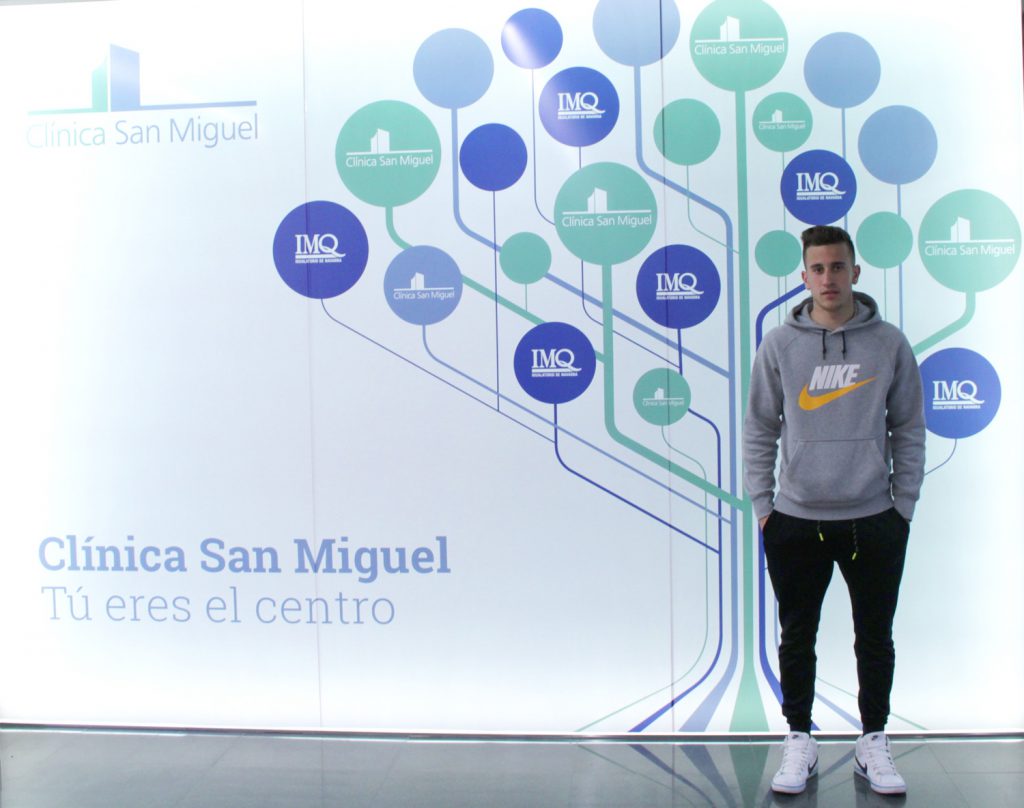 Álex Berenguer en Clínica San Miguel a causa de sus molestias musculares