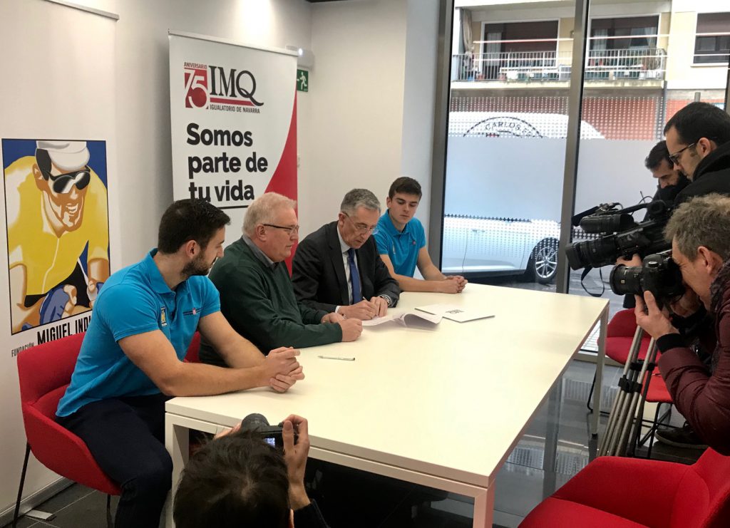 Fundación Miguel Induráin Fundazioa e IMQ Navarra renuevan su compromiso con la prevención y atención de lesiones en el deporte de alto rendimiento